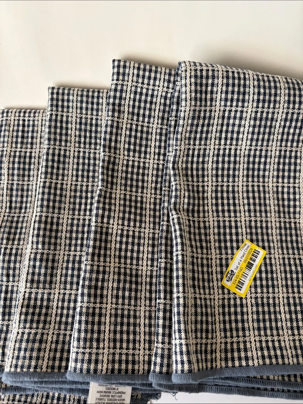 Hearth & Hand with Magnolia Set of 4 Plaid cloth napkins in Navy and White New